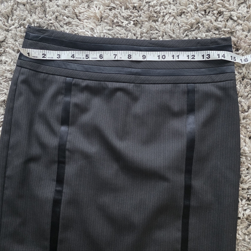 Bebe Black Pinstripe Back Zip Closure Pencil Skirt Size 6 - Picture 7 of 8